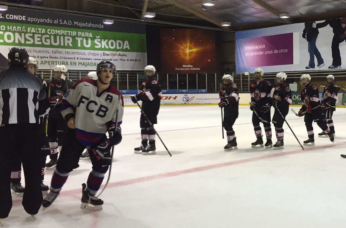HOCKEY_MAJADAHO's tweet photo. LNHH junior
Finalizó partido: 3-1 para La Nevera
Parciales 0-1, 2-0, 1-0
Buen hockey sobre el hielo
Majadahonda se afianza en el primer puesto.
🏒🥅🐻✌️
#LNHHJr 
#hoyjugamos
#partidoganado
#nosgustaelhockey https://t.co/NUiByRd73R