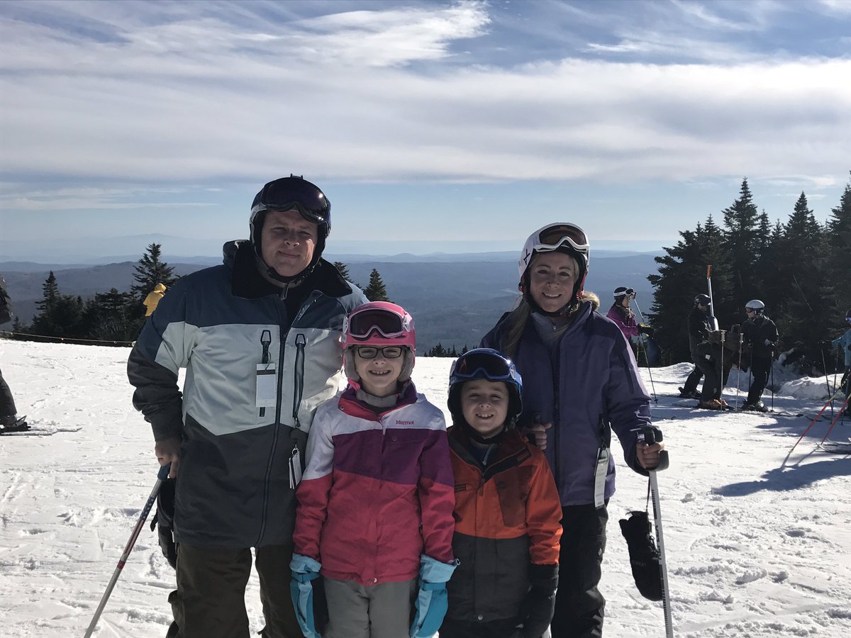 Mikemundojr's tweet photo. @mountsnow first time to the top this year! Looking forward to #tonight #skiing #ski2017-2018 https://t.co/ybc5qnATyp