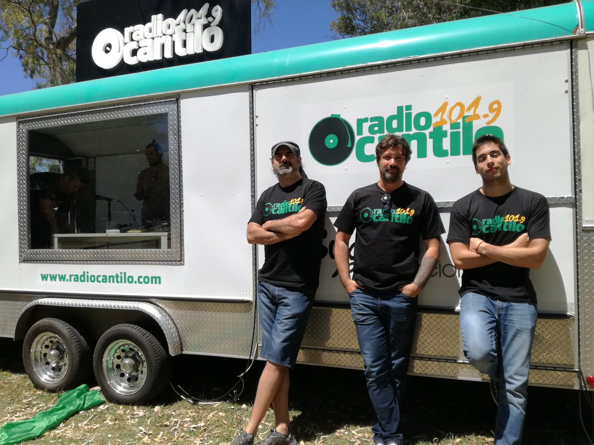 RadioCantiloOk's tweet photo. #Aire 📻 ahora la trinidad @GonVecchi @leandro__cb y Marcelo Villano te acompañan hasta las 16hs en el #RadioTrack desde @FCervecear 🍻🤘 #PrimeroLaMusica https://t.co/uobpEcmPX0