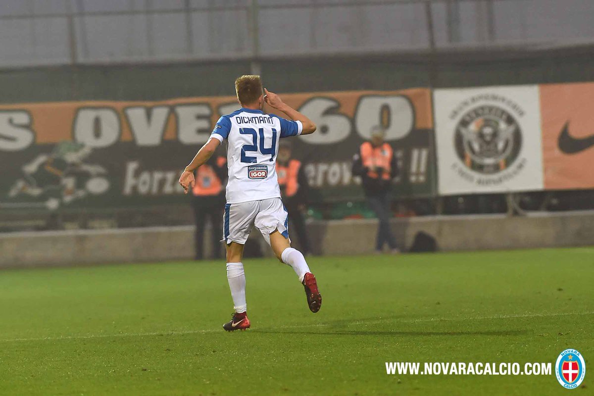 Novara__1908's tweet photo. ⚽️⚽️ Secondo gol oggi, secondo gol in campionato e seconda esultanza alla @GhaliFoh
🇮🇹 il nostro nazionale U21 meriterebbe un biglietto per il tuo concerto... #VenNov #Novara https://t.co/TmFZ4FFupE