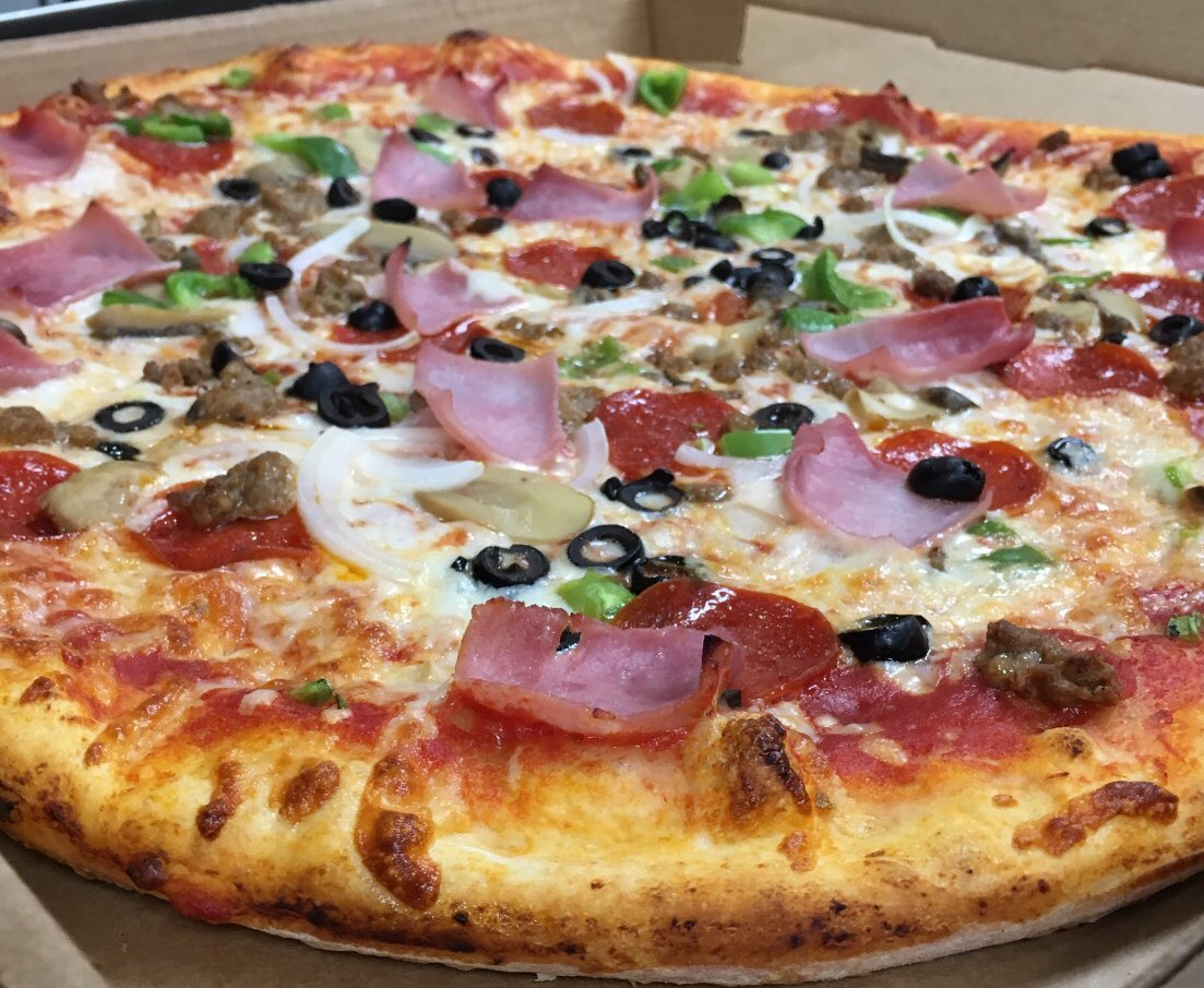 Panichellis_Piz's tweet photo. No filter needed. Check out the supreme goodness👅🍕 #supremepizza #newbernnc #newbern #riverbend #panichellispizzeria https://t.co/DZLrzARCwn