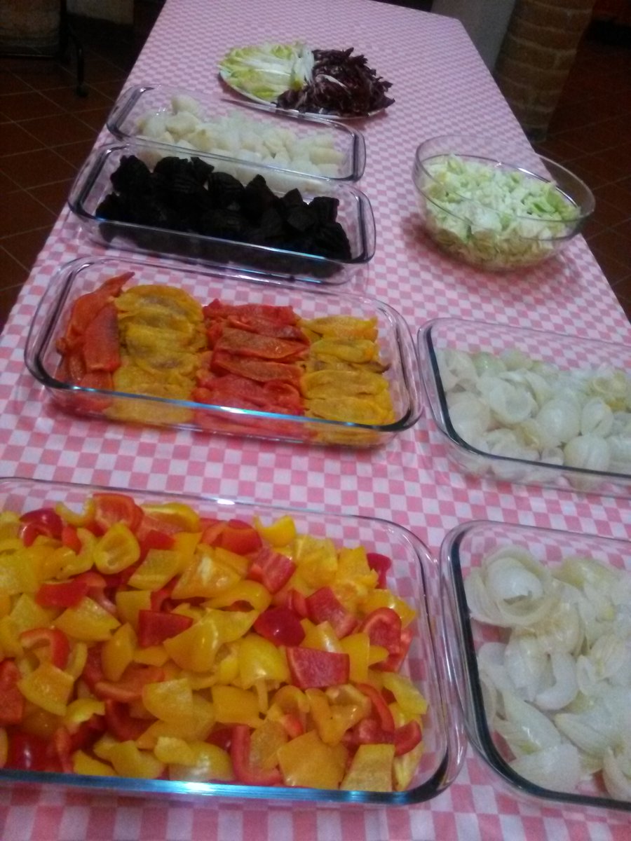 Terraegente's tweet photo. @bagnacaudaday stiamo preparando le verdure....
Vi aspettiamo https://t.co/HntLbofeXu