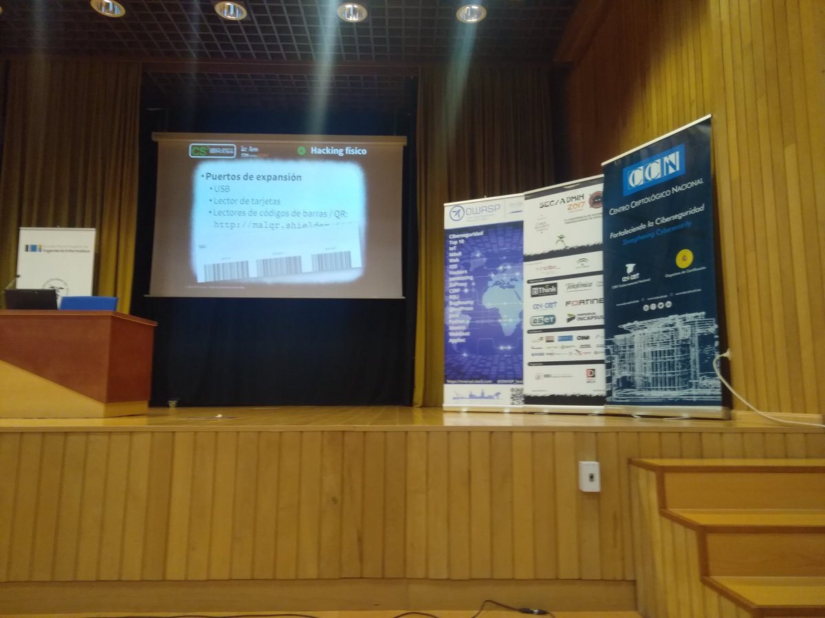 secadm1n's tweet photo. @NN2ed_s4ur0n charla genial en #secadmin2017  seguimos.... disfrutando de charlas geniales https://t.co/9uvRLLOtHC