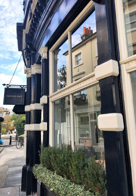 ReginaSturrock's tweet photo. On the “While in London” https://t.co/dzurTUnAEH @LauncestonPlace ‘deep blue classic facade caught my eye on a particularly sunny afternoon.’-Regina Sturrock #designpoetry #designhounds https://t.co/lDLVmJjAXp