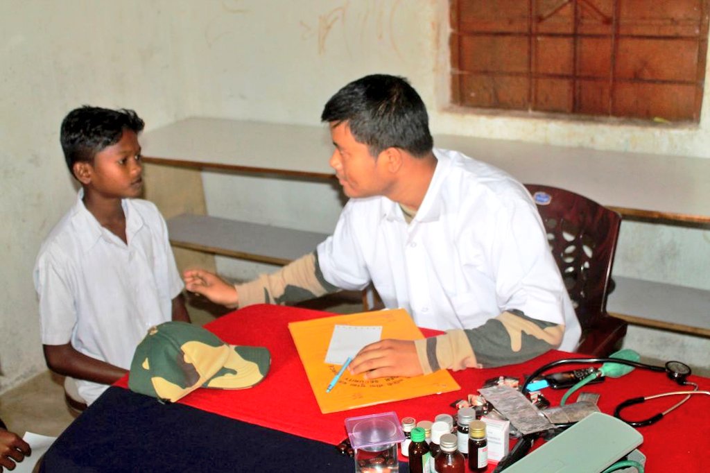 BSF_India's tweet photo. 25th Nov 2017
Malkangiri #Odisha
#CommunityOutreachActivity Medical team of 112 Battalion #BSF organised medical camp in village Manyamkonda GP, PS-Motu
Villagers attended the free check up&investigations.
Medicines provided by District Hospital, MKG distributed to the needy https://t.co/p1x5DMsOY1