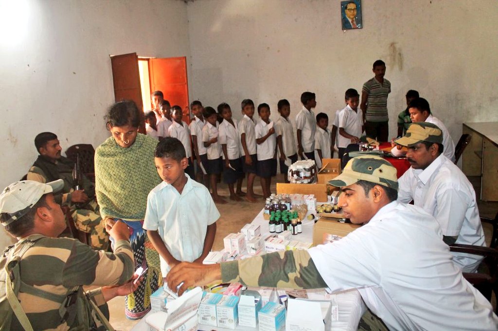 BSF_India's tweet photo. 25th Nov 2017
Malkangiri #Odisha
#CommunityOutreachActivity Medical team of 112 Battalion #BSF organised medical camp in village Manyamkonda GP, PS-Motu
Villagers attended the free check up&investigations.
Medicines provided by District Hospital, MKG distributed to the needy https://t.co/p1x5DMsOY1