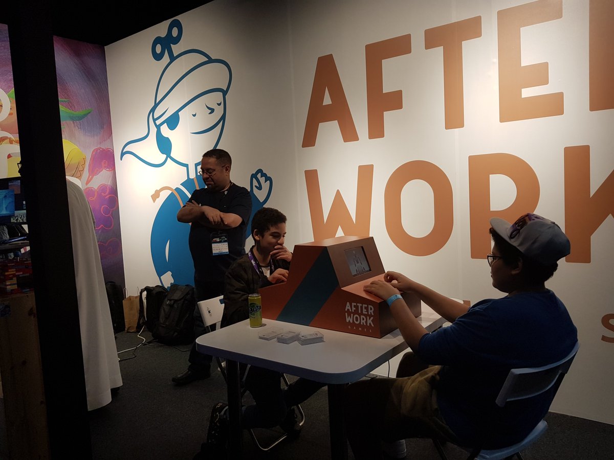 mi_alhammadi's tweet photo. @Mithos @HybridHumans @games_m_e @HybridHuman_ @Sumaia_Alamoodi وكذلك جربنا لعبة Genie in a Bottle
من تطوير شباب @AfterWorkGames
#gamescon17 https://t.co/mWbVMKHwKW