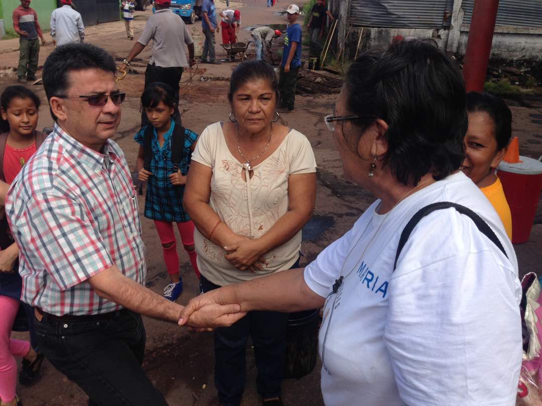GobAmazonas's tweet photo. #PlanDeAsfaltado | #25Nov La comunidad del sector Aramare recibe con alegría y agradecimiento al Gob Miguel Rodríguez
@MLambiente https://t.co/6Jk2Tn9xOK