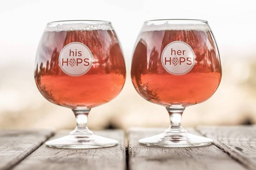 TheBottleTrade's tweet photo. Now that the #BlackFriday shit show is out of the way, our His &amp; Her Hops Snifter Glasses are officially back in stock for #SmallBusinessSaturday and to celebrate, we're offering FREE SHIPPING off everything using coupon code: FREESHIPPING @ https://t.co/yHo2qt910E

#ShopSmall https://t.co/G7QPPIi6o5