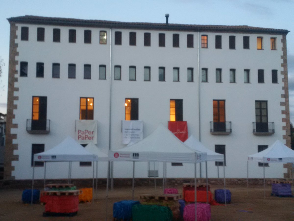 XavierCarles's tweet image. Molt recomanable visitar el mercat/outlet #PaPerPaPer al Museu Molí Paperer de #Capellades