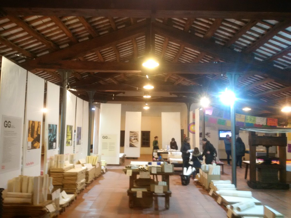 XavierCarles's tweet image. Molt recomanable visitar el mercat/outlet #PaPerPaPer al Museu Molí Paperer de #Capellades