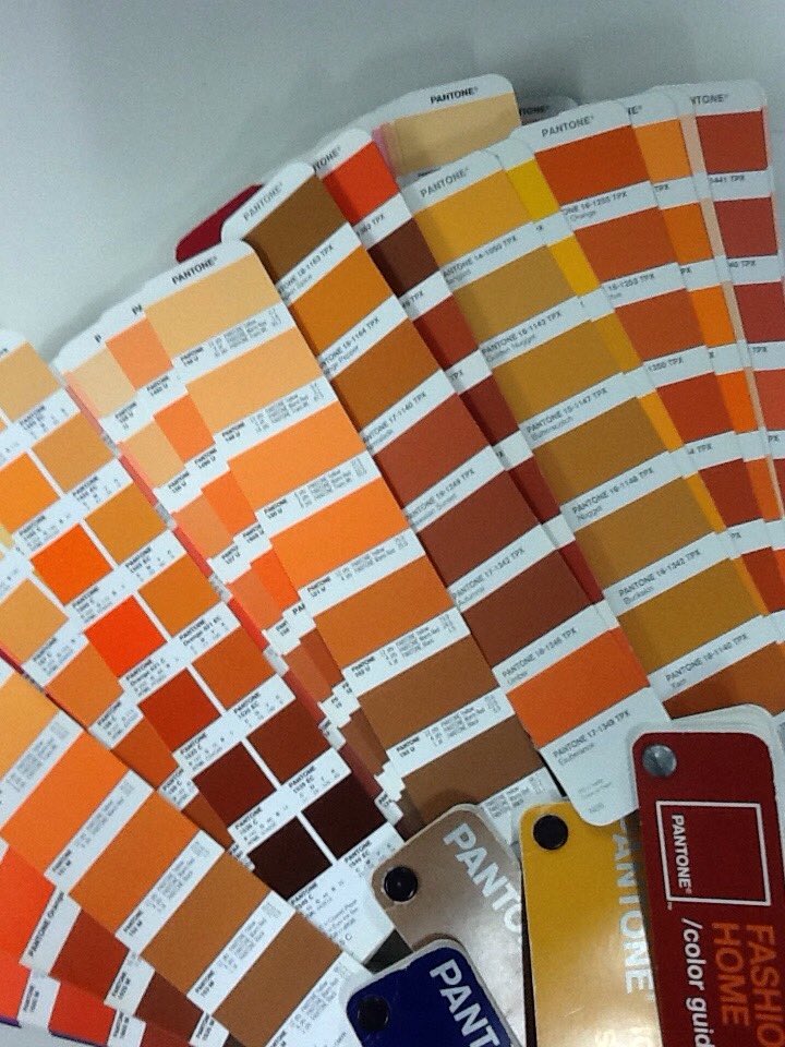 LCF_Library's tweet photo. Fashion Says No to Violence Against Women.Pick ur orange Pantone https://t.co/QORgyyaiBk
#Orangetheworld #UNTF #16days #Orangelabelproject https://t.co/CjDY8M2Yur
