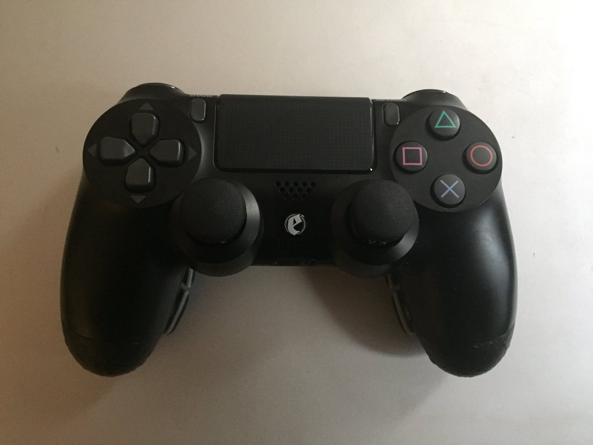 rigglos's tweet photo. At long last—after USPS just straight-up lost the dang thing for a couple days—my #EvilSHIFT has arrived from @EvilControllers! Been playing around in Kingdom Hearts Final Mix and Destiny 2 & it’s so natural to use and easy to remap buttons. Love the optional stick heights, too https://t.co/u9P1WSUusc