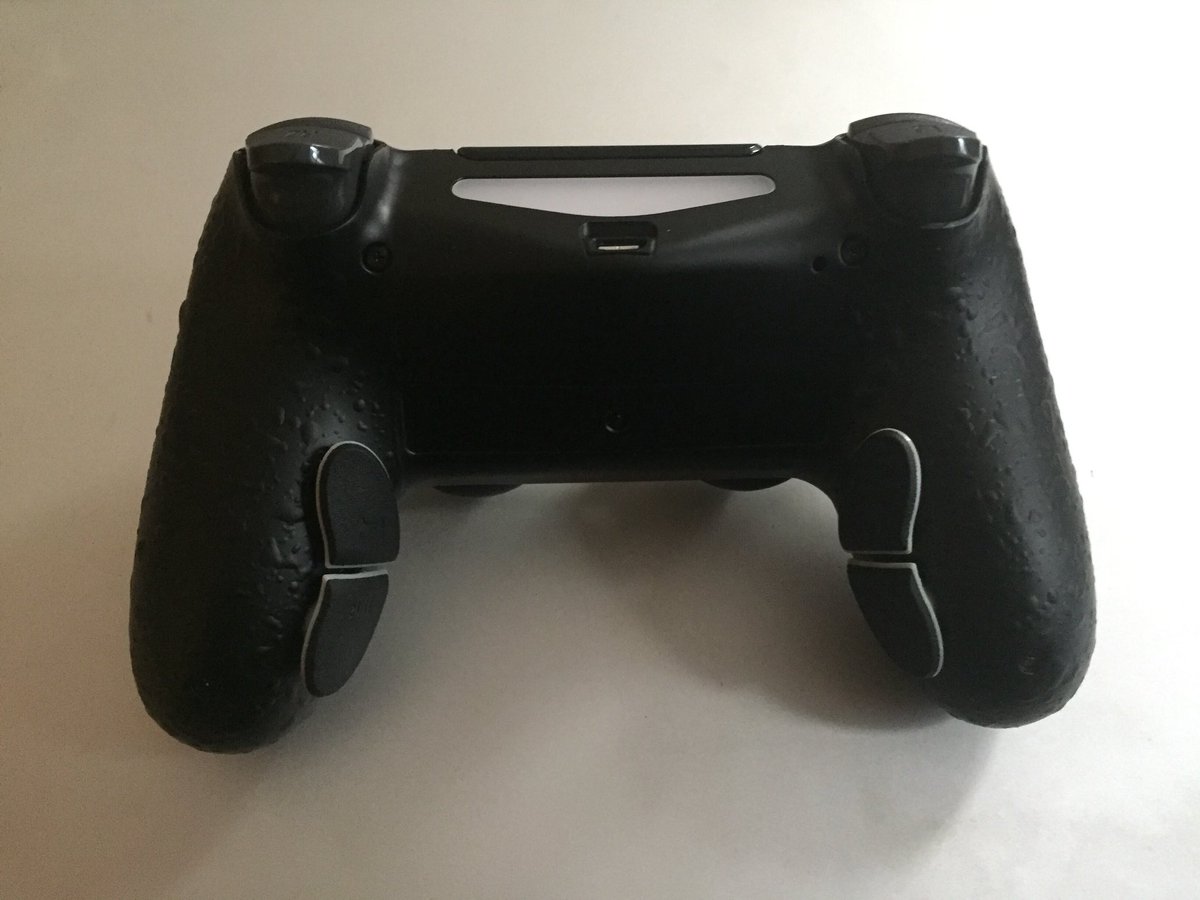 rigglos's tweet photo. At long last—after USPS just straight-up lost the dang thing for a couple days—my #EvilSHIFT has arrived from @EvilControllers! Been playing around in Kingdom Hearts Final Mix and Destiny 2 & it’s so natural to use and easy to remap buttons. Love the optional stick heights, too https://t.co/u9P1WSUusc
