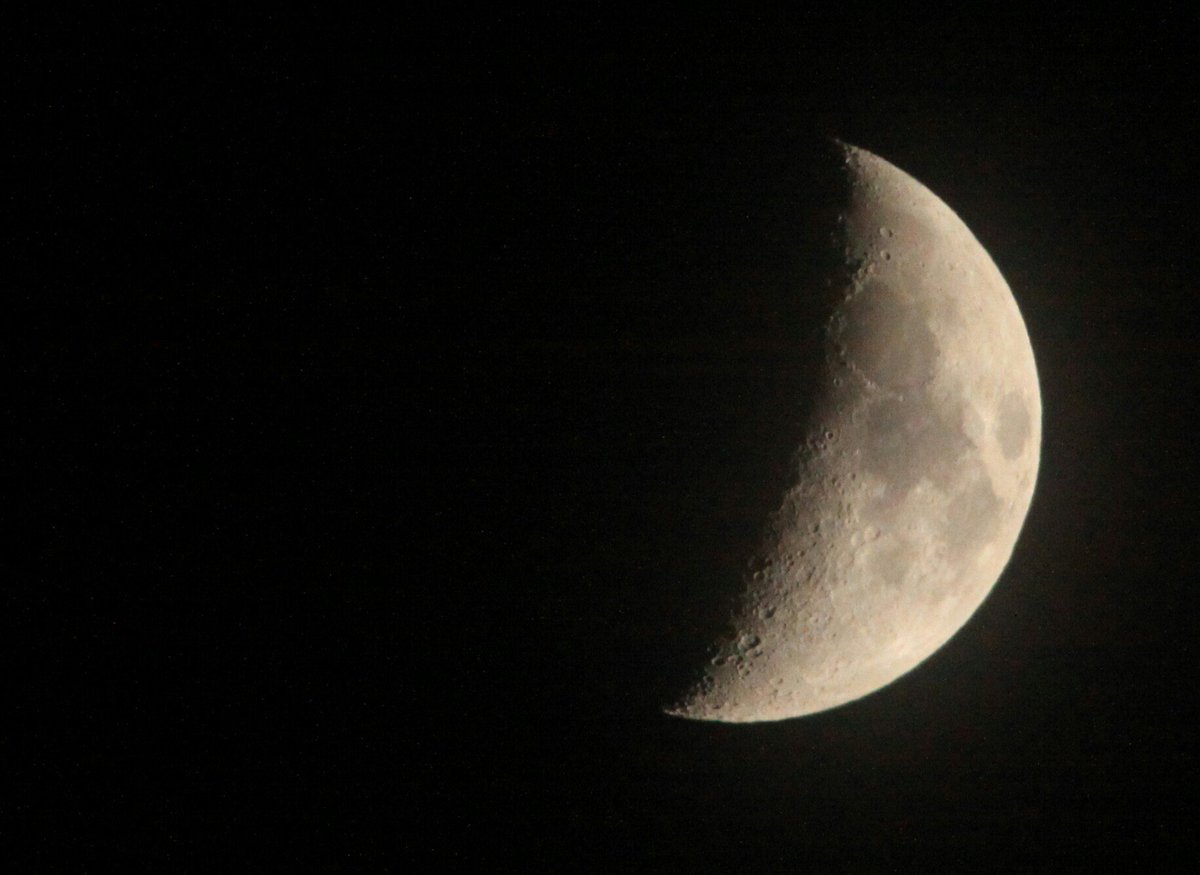 cadders7's tweet photo. Just popped out for a 5th largest natural sarellite in the solar system as #alexa puts it ..
Holy natural satellite ...
#moonytime
ππππππ·πππ https://t.co/KsPuRaX3qn