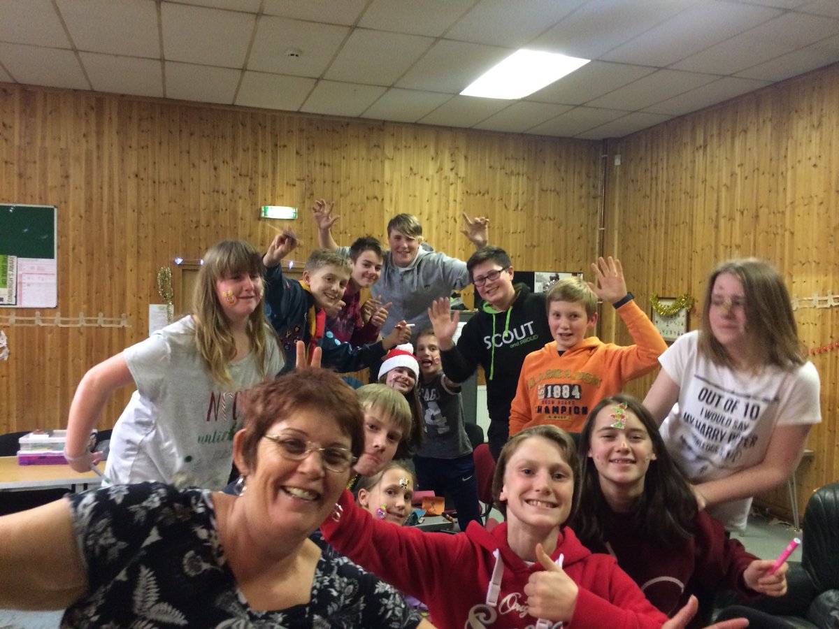 braytonscouts's tweet photo. First night at Christmas camp!! 🎄 great night with a movie and lots of Christmas crafts https://t.co/BJwK0498lu