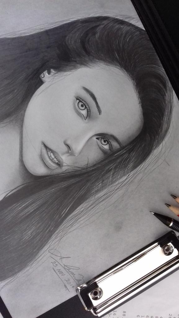 alfonsogr110900's tweet photo. Realistic drawing ! 

#realistic  #drawing  #grapithe #artwork #alfonsogiron  
😊☺ https://t.co/KDJuJe7rB2