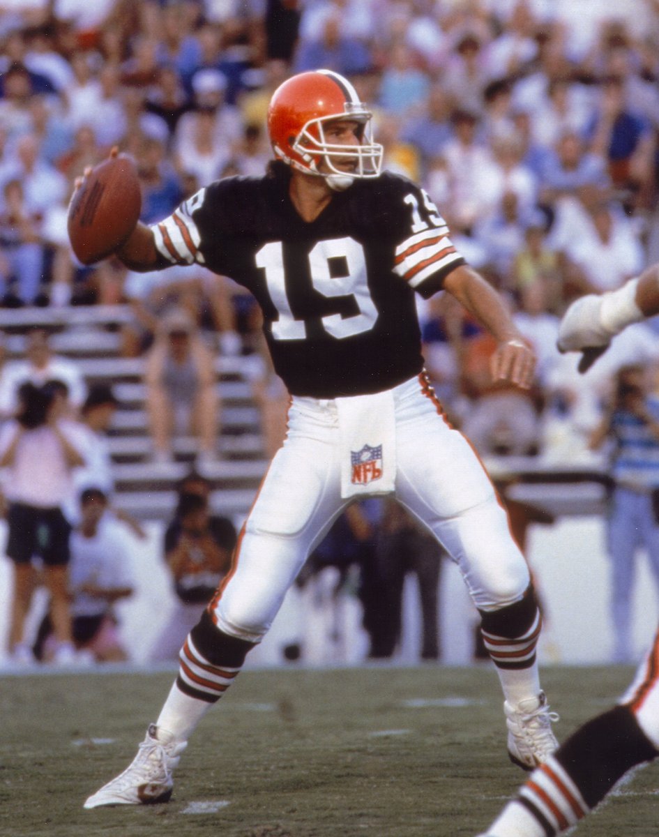 Happy Birthday to Bernie Kosar who turns 54 today! 