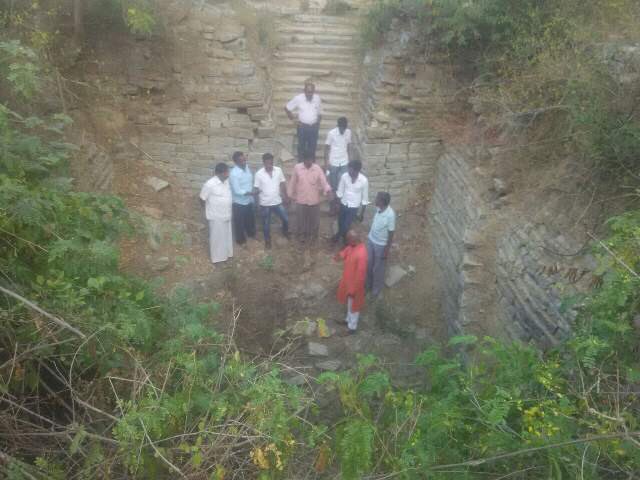 Gurudev's tweet photo. Volunteers of @ArtofLiving desilted water bodies for animals to have water near Ambur(TN), in Oottal forest area. The river Naganadi started flowing after 50 years. https://t.co/BaizbRWF8N