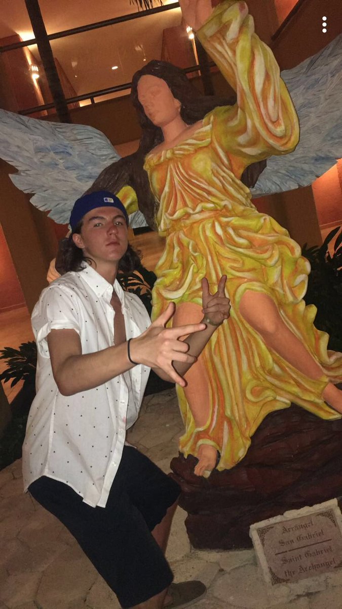 _leahange's tweet image. @Corey_Easton26 happy birthday to a day 1 friend miss you core!! ♥️ #crull