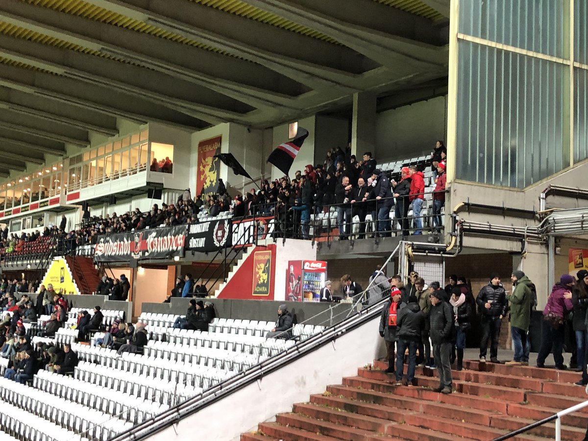 MissTantschi's tweet photo. Unser Fanclub ist heut richtig feig. #windgeschรผtzt #admscm https://t.co/k6XjfJ3nDC