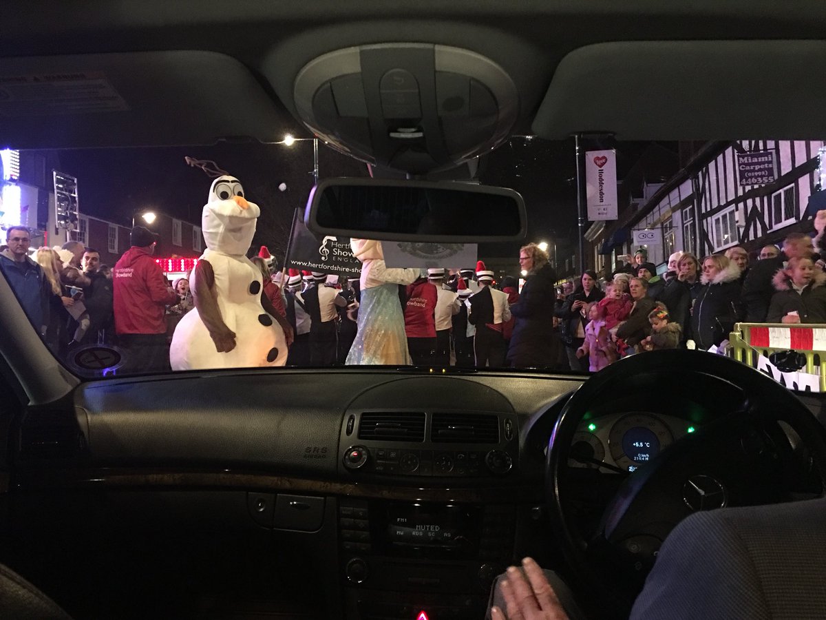 SteveWortley's tweet photo. Thousands lining the Parade route in #Hoddesdon. @LoveHoddesdon https://t.co/VniPOEy64L