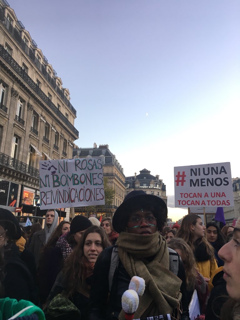 Manifestation vibrante d’indignation mais aussi de poésie et de sororité en cette journée internationale de l’élimination des violences à l’égard des femmes ✊️Tant de chants, tant de voix ♥️ Grande hâte de diffuser tout ça ✨#25novembre
