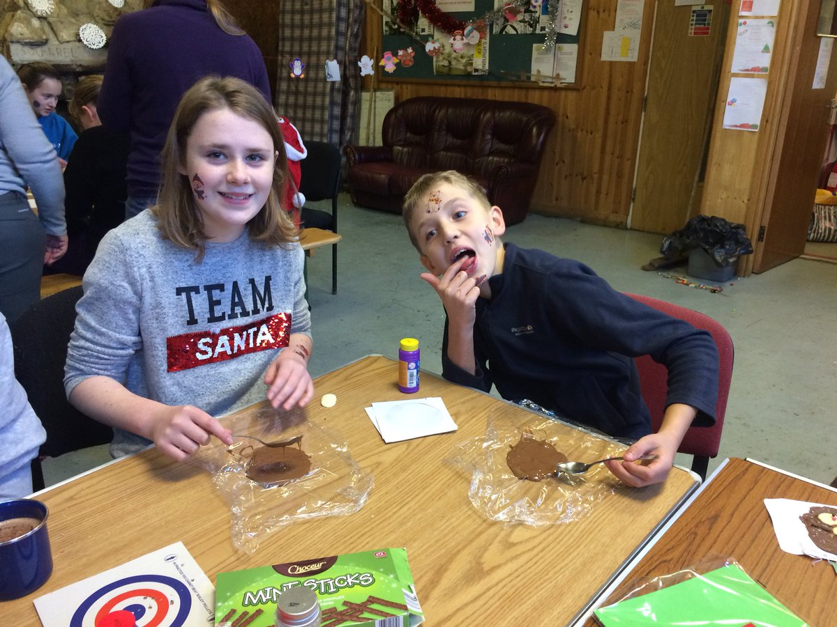 braytonscouts's tweet photo. 🎄Christmas Afternoon and we’re making snowmen, chocolate Christmas moulds and Paracord braclets! Full Christmas dinner soon :) mmmmmm! 🎅🏻 https://t.co/NU5mum7ATJ