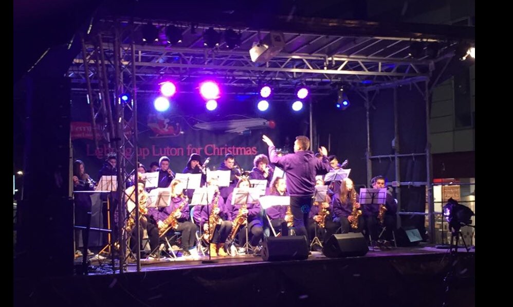 lutonmusicsrvce's tweet image. Luton Youth Funk Band lighting up Luton for the start of the Christmas season! #LightingupLuton