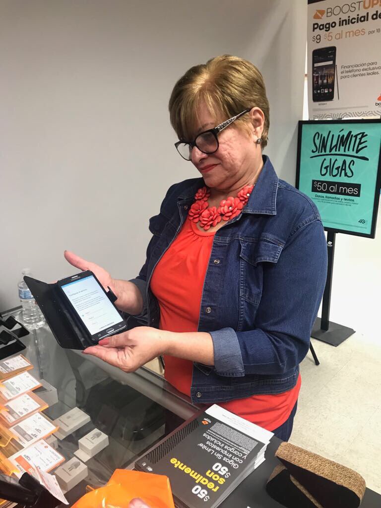 MobilesWireless's tweet photo. Blackfriday with happy customers who switch to Boost Mobile!!👏🏻👏🏻👏🏻👏🏻 Welcome aboard!!! @MobilesWireless @giancarlocv77 @mayagarner ☝🏻☝🏻☝🏻 https://t.co/PhWrQtRFzF