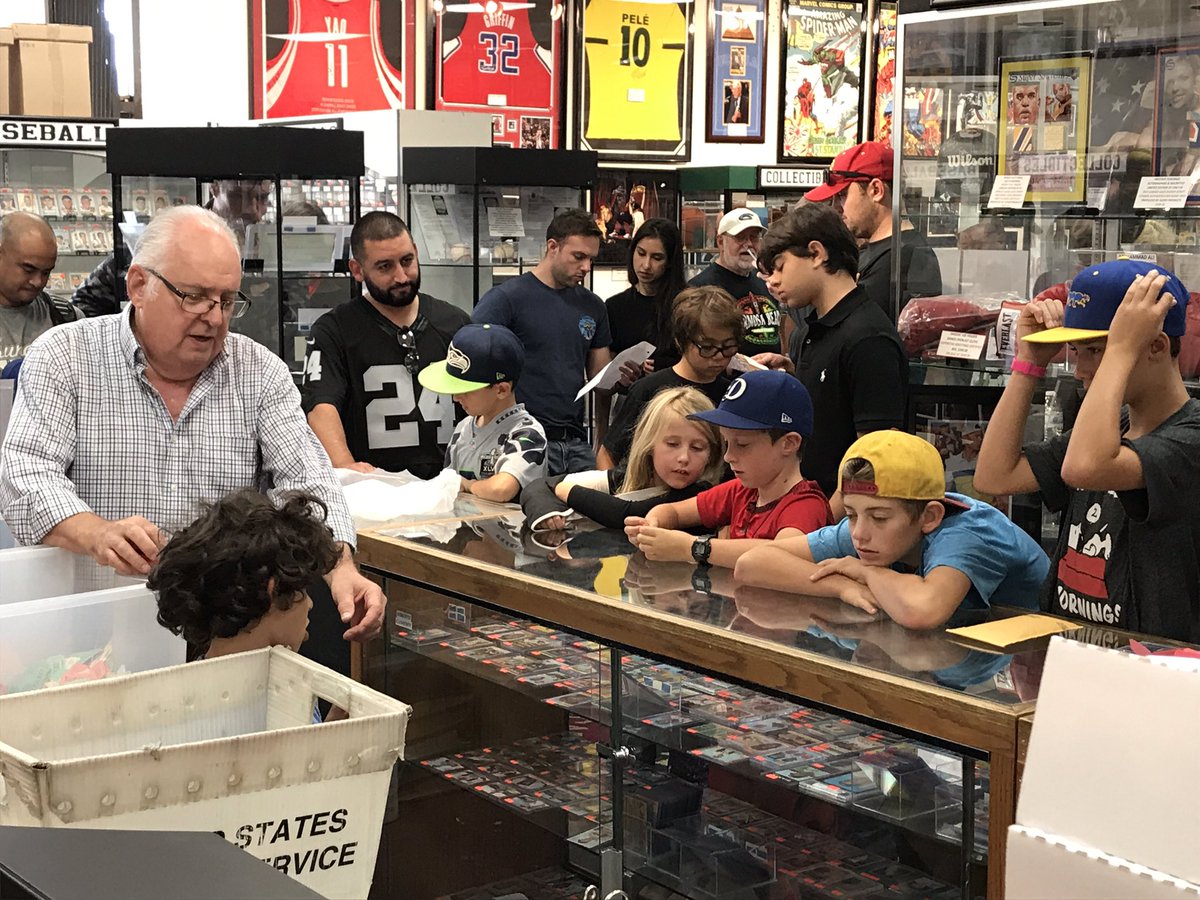 sbaycards's tweet photo. Small business Saturday - stop by and see us today 10-6 for holiday deals , layaway and more.
South Bay Baseball Cards Inc since 1986 https://t.co/cZHPIy1nkn