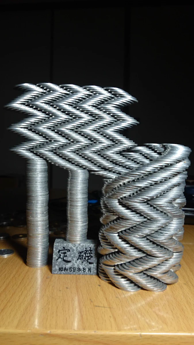 １円玉だけでこんなに芸術的な作品ができるなんてすごいｗｗｗ