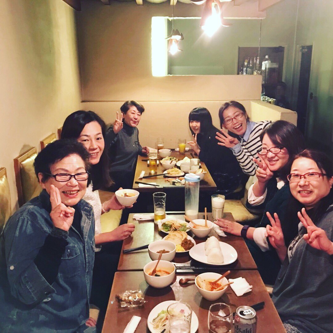 nakamise765's tweet photo. 昨日は鳴子隊の忘年会でした。仲見世はクリスマスのムードが出ていて素敵だったなぁ。
1年間頑張って来たことをみんなでワイワイしながら讃えあえ、いろいろ話して食べてみんな満足でした！次のイベントが楽しみですね！

#イキ粋なかみせ鳴子隊 #沼津よさこい#忘年会#仲見世商店街 #メンバー募集中 https://t.co/74Q5RP1JN4