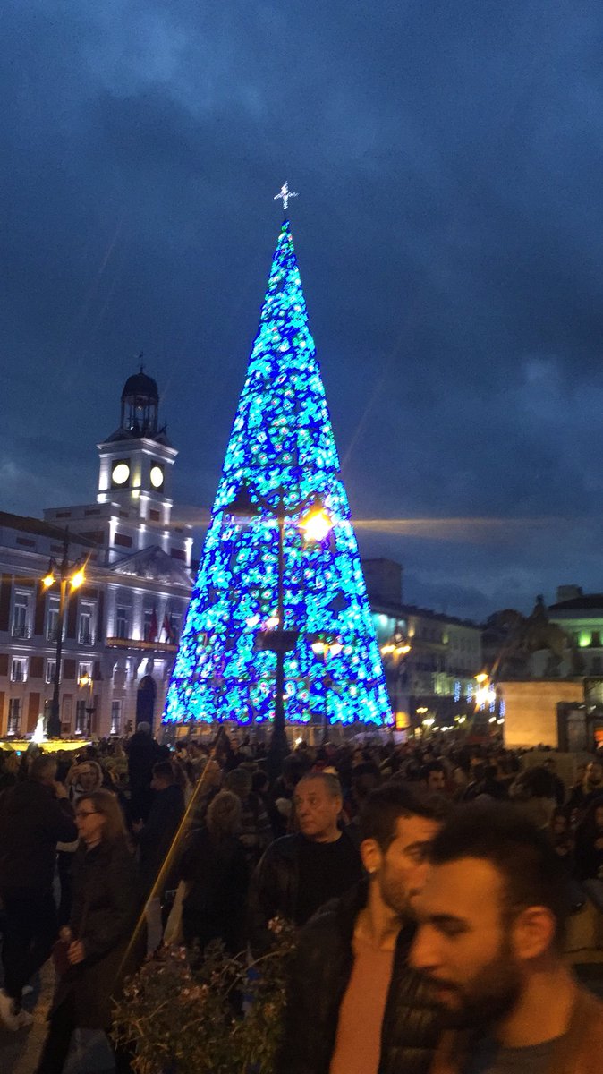 khandasinghh's tweet image. Madrid #granvia #sol #puertadesol