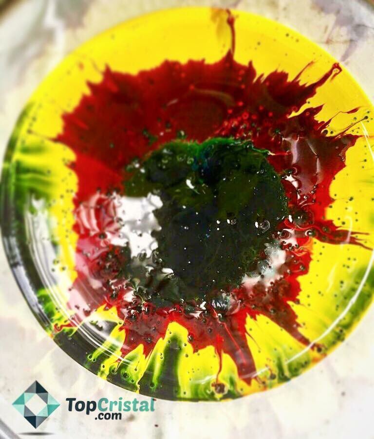 topcristal's tweet photo. Nos gusta mucho esta explosión de color.
#topcristal #cristal #cristalpintado  #vidrio #vidriopintado #colores #pantone https://t.co/tupYQ4myNN