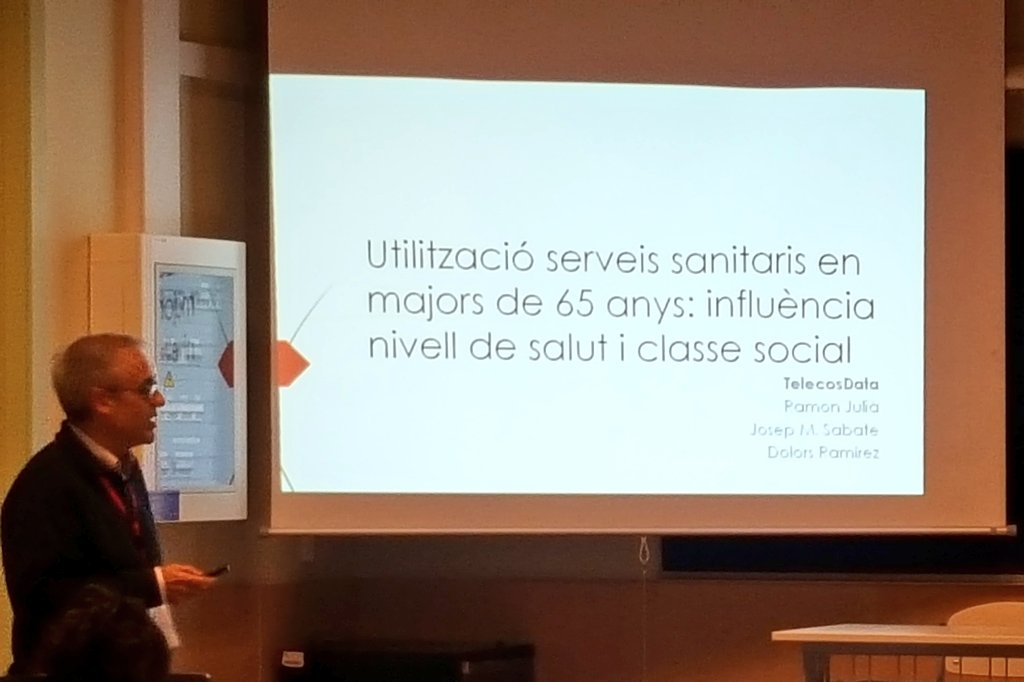 trsinnovacio's tweet photo. #hackandhealth 2017 #Terrassa L'equip #TELECOSDATA presenten la seva proposta sobre la gestió de serveis #sanitaris per a gent grant https://t.co/cxwqqHy749