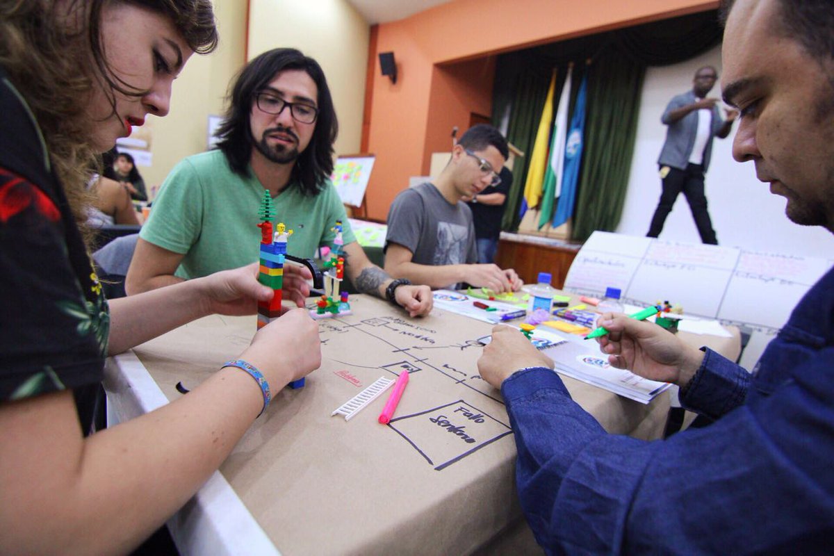 GobDigitalCO's tweet photo. Así avanza el segundo día del taller de Co-creación de proyectos #IAEXPERIENCE https://t.co/6mqxpBQ9ks