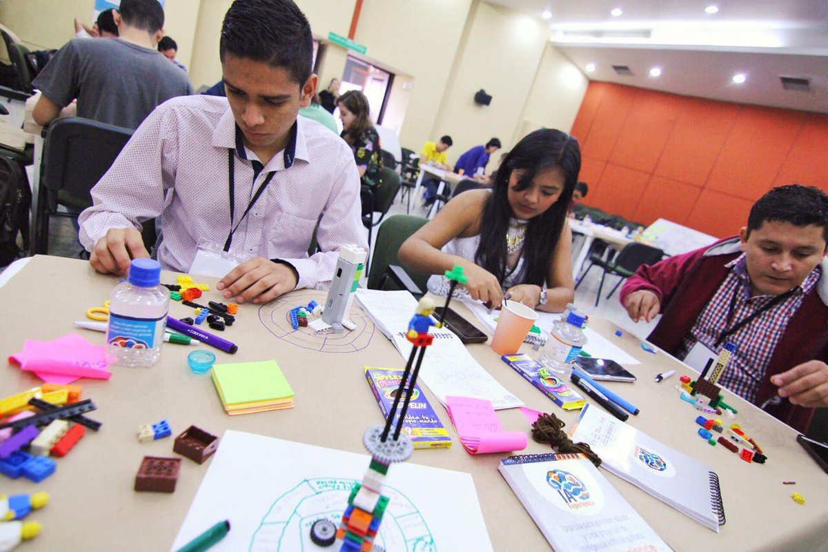 GobDigitalCO's tweet photo. Así avanza el segundo día del taller de Co-creación de proyectos #IAEXPERIENCE https://t.co/6mqxpBQ9ks