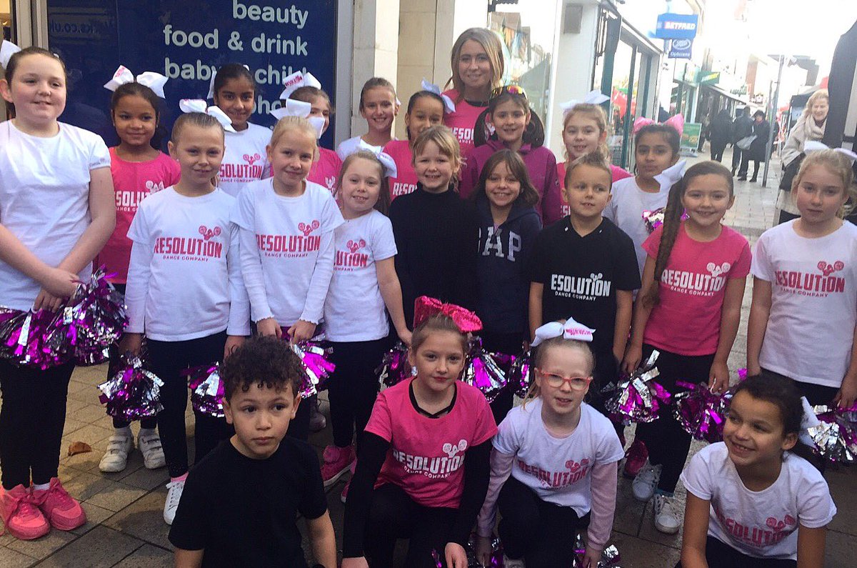 DancerHeb's tweet photo. So #Proud of our @WaltonOak #Resolution #Cheerleaders today performing at @HeartShopping for the @WoTFestofLight ... They #Performed #Amazingly and had such a huge audience all enjoying their #Christmas #Dances they #Smiled the entire way through and had soooo much #Fun ❤️🎄 https://t.co/5K5jw8QHg1