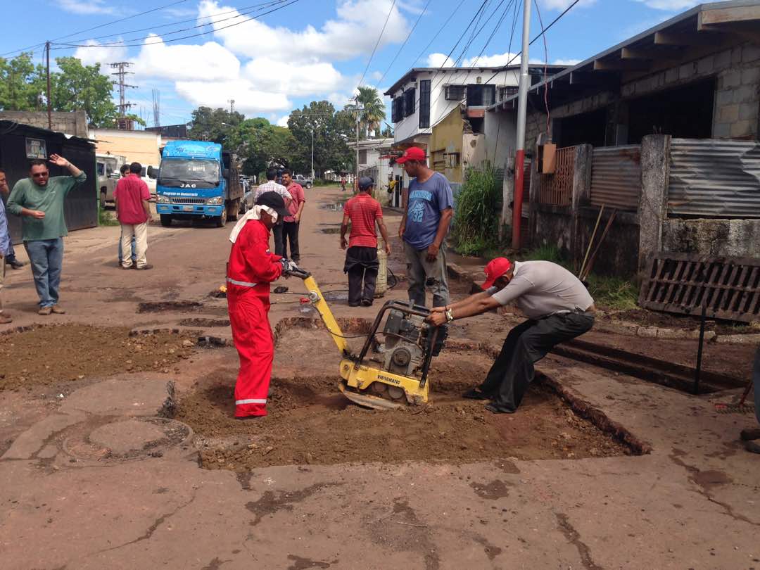 GobAmazonas's tweet photo. #PlanDeAsfaltado | Hoy #25Nov En el sector Aramare inició el mejoramiento de vía en la Av Constitución
@MLambiente https://t.co/jN0kTAUfvF