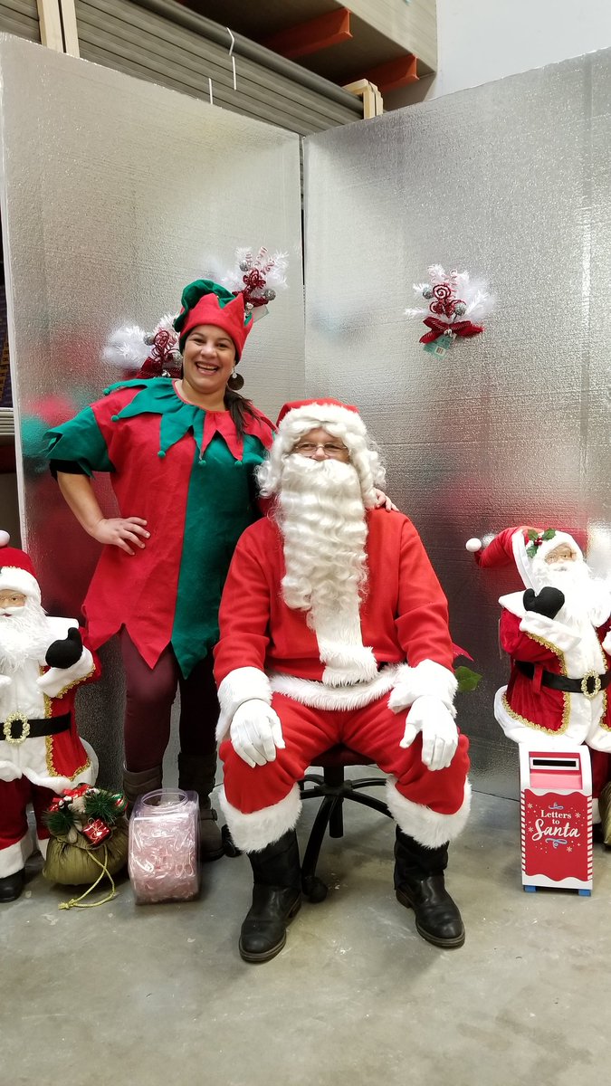 jenn25pr's tweet photo. Santa found his elf!!! https://t.co/N5RIU03ZvN