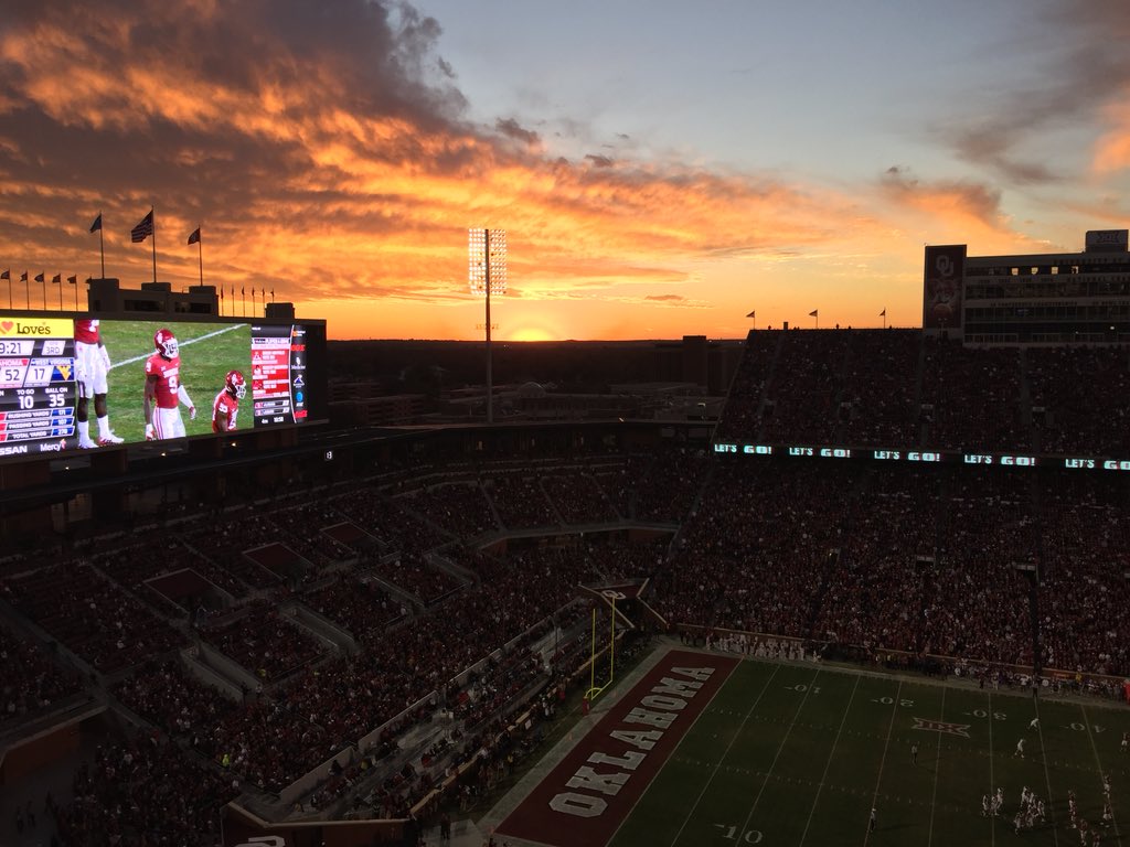 CJArledge's tweet photo. @ounwcm My husband just sent me this...gorgeous night for the Palace on the Prairie. @ou_football https://t.co/nHiNEkNZKe