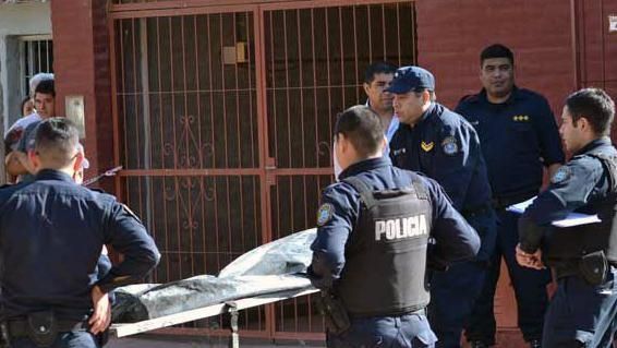 Cronica_ok's tweet photo. Mató a su esposa de 85 años y se entregó https://t.co/XYQFzXNs1G #ElTiene90 #Ella85 #UnDramaFamiliar #MiráLasFotos #YElVideo #SabésADóndeFue? #YaLoSacaste https://t.co/oUgWI50ohK