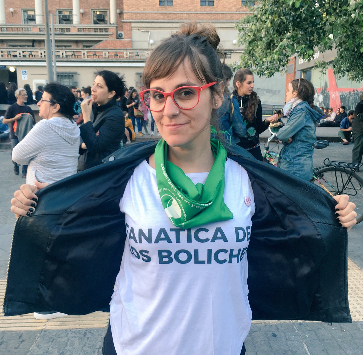 NatiRamoneOk's tweet photo. Todas somos unas fanáticas de los boliches. Melina Romero baila en nuestros corazones. Por una vida libre de violencias machistas y llena de placer.
#14EFLAC #DiaInternacionalDeLaLuchaContraLasViolenciasMachistas https://t.co/N2sO9YuPg0