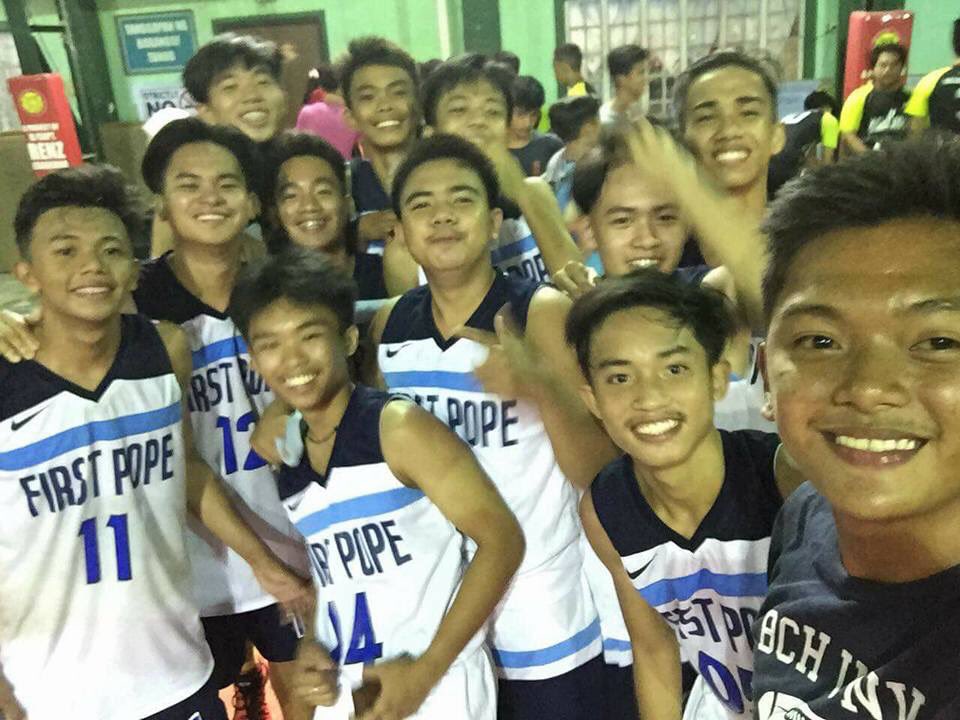 jaaroncalderon's tweet photo. Team 😁🤘🏻🏀
#firstpope https://t.co/Tyzzpm75Ti