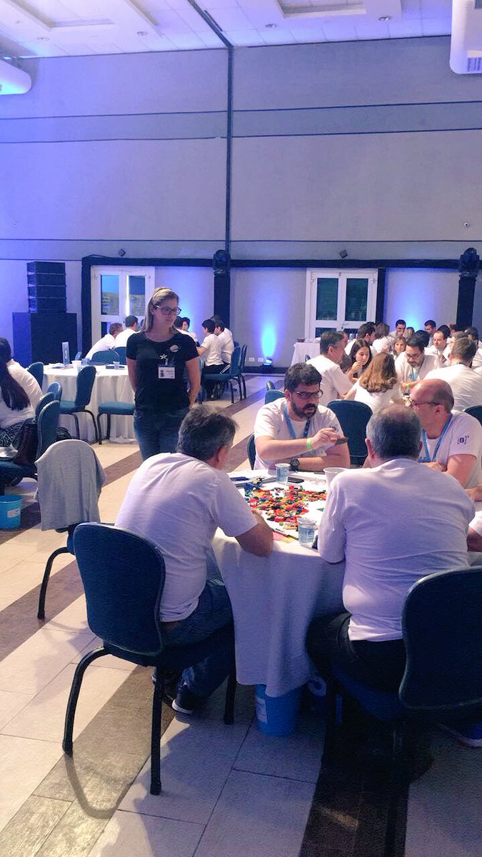 priscilastuani's tweet photo. Hoje foi dia de apoiar a facilitação de mais uma sessão do Lego Serious Play! 🙌🏻🎯✨🙌🏻 https://t.co/9BMTNbQkBZ