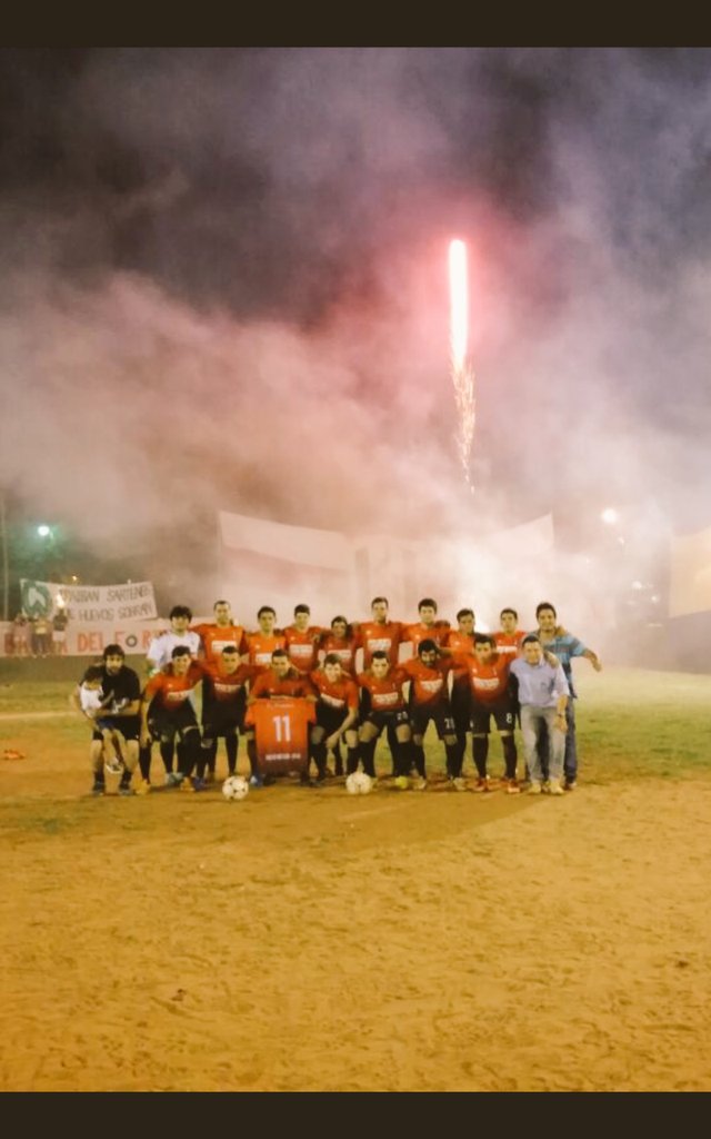 FortinFC's tweet photo. Excelente grupo de amigos dentro y fuera de la cancha, con esta campaña lo volvimos a demostrar, además de darle vida y realce a este torneo🔴⚪🔴 https://t.co/qEh6Nih9zJ