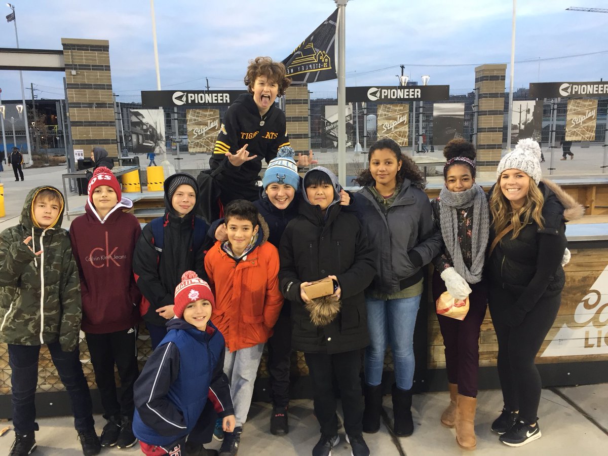 MissBrown266's tweet photo. The @PJ_HWDSB flag football team had an amazing time at the 53rd @VanierCup ! #hwdsb #VanierCup2017 https://t.co/ZoDs6b6swD