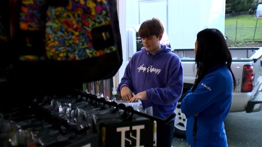 TheJasonHoover's tweet photo. High schooler sells $1 million in custom socks @BrennanAgranoff @CNN
https://t.co/yEQf6m7MMv #startupstories https://t.co/M7hAkpGsqY