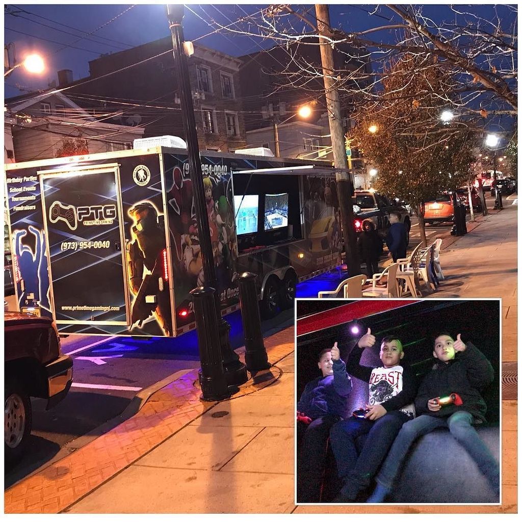 PTGnj's tweet photo. Happy Birthday Leonel 🥇👍
#unioncitynj 🎮PTG .
.
.
#primetimegaming #primetimegamingnj #gametruck #gametrailer #playstationvr #playstation4 #virtualreality #PS4 #nintendoswitch #xbox #wii #wiiu #xboxone #7tvs #party #familyfun #birthdayparty #funtimes … https://t.co/6P1dGzQmHc https://t.co/KQKEGPydTS